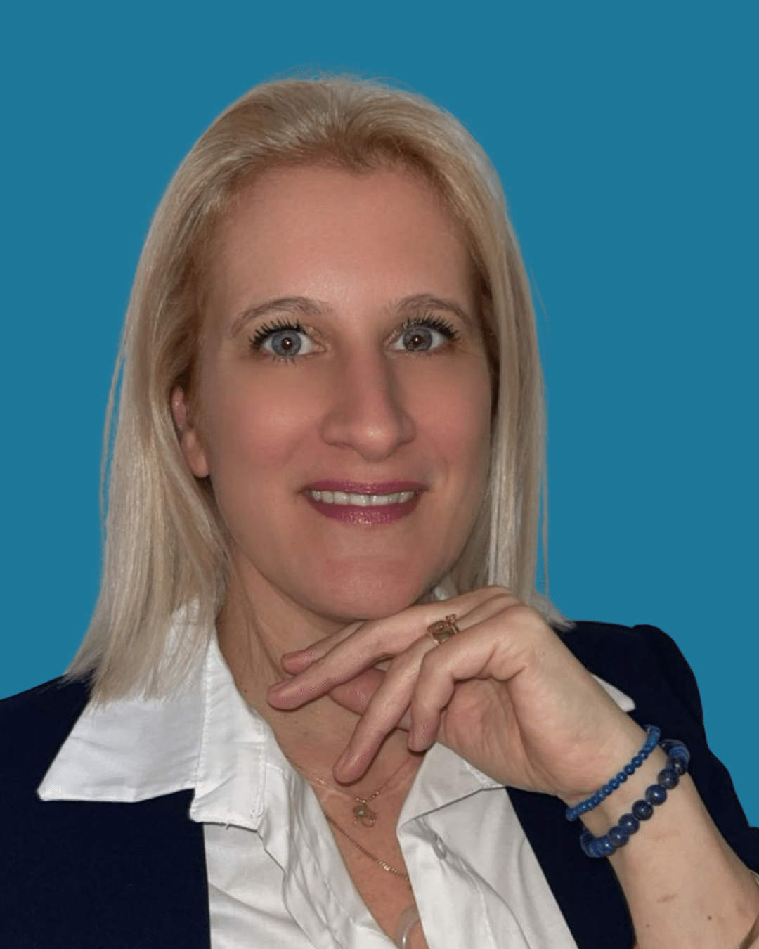 portrait juliette marie boissiere fond bleu (2)